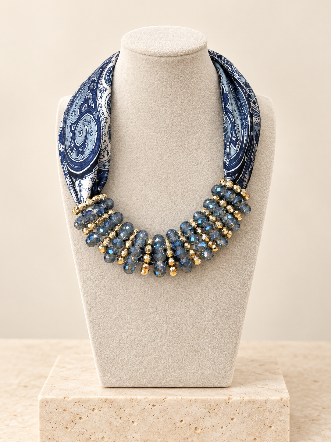 Collana foulard con pietre