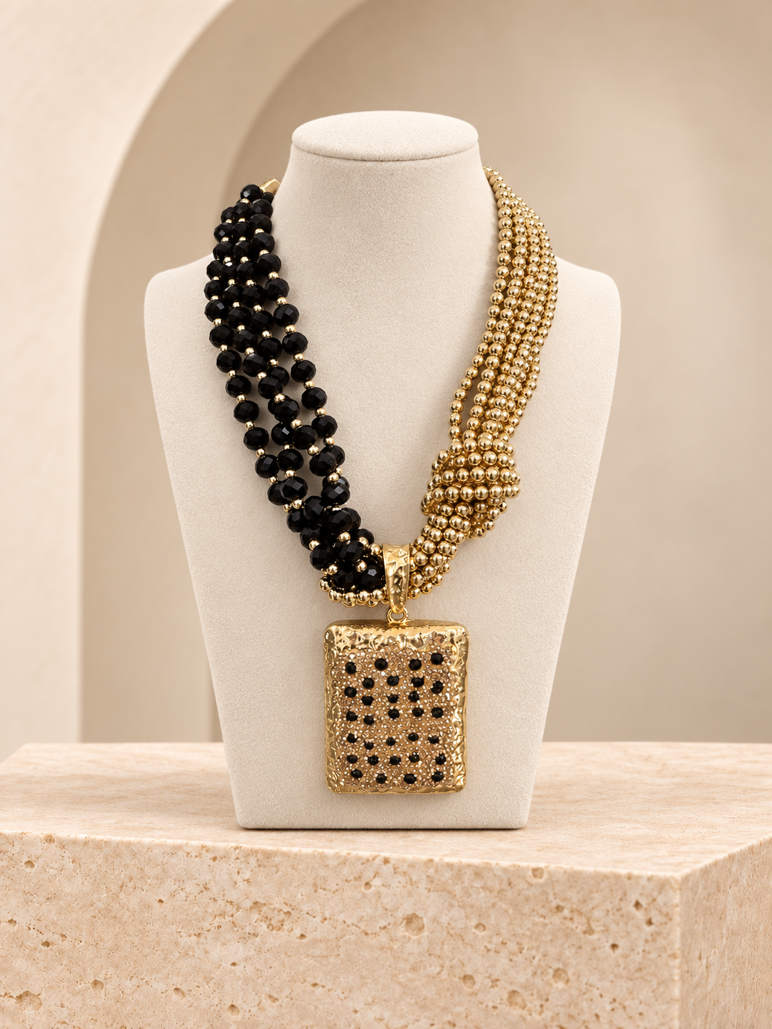 Collana con pendente rettangolare