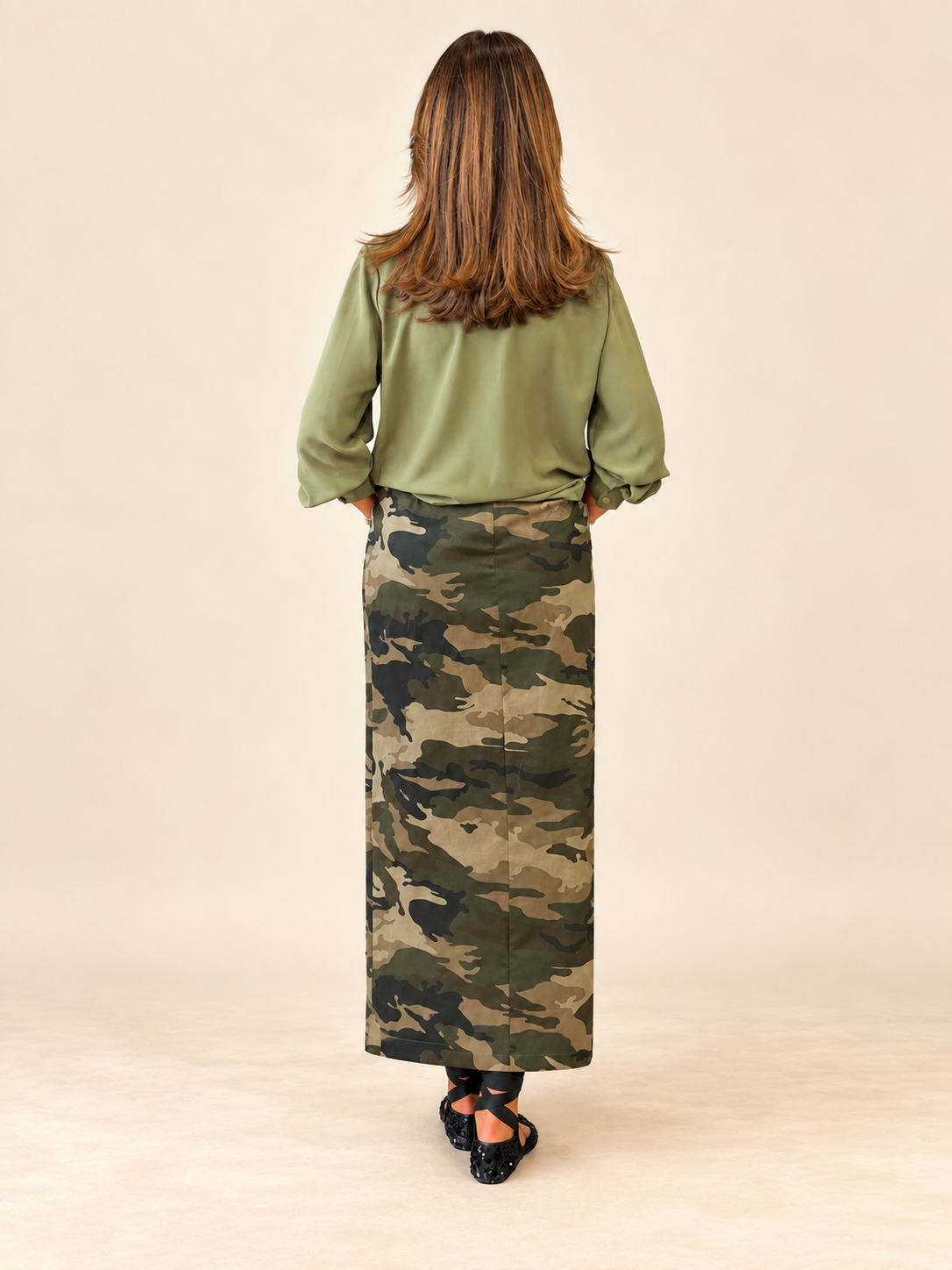 no-nà - Blusa con foulard e spilla militare
