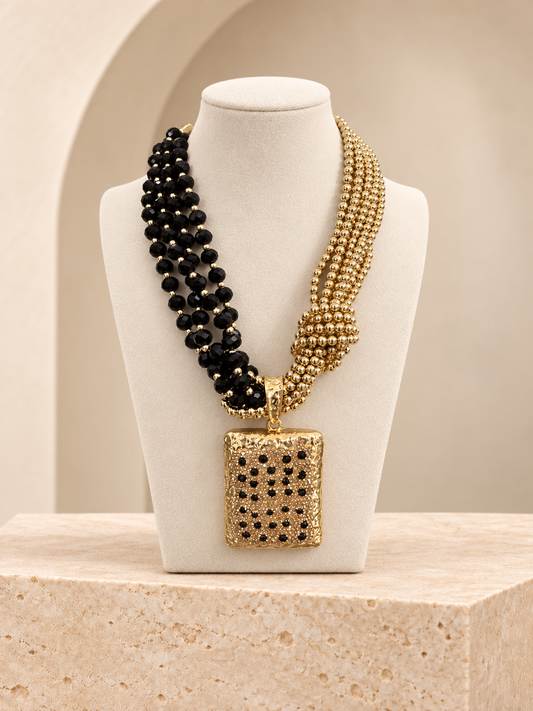 Collana con pendente rettangolare