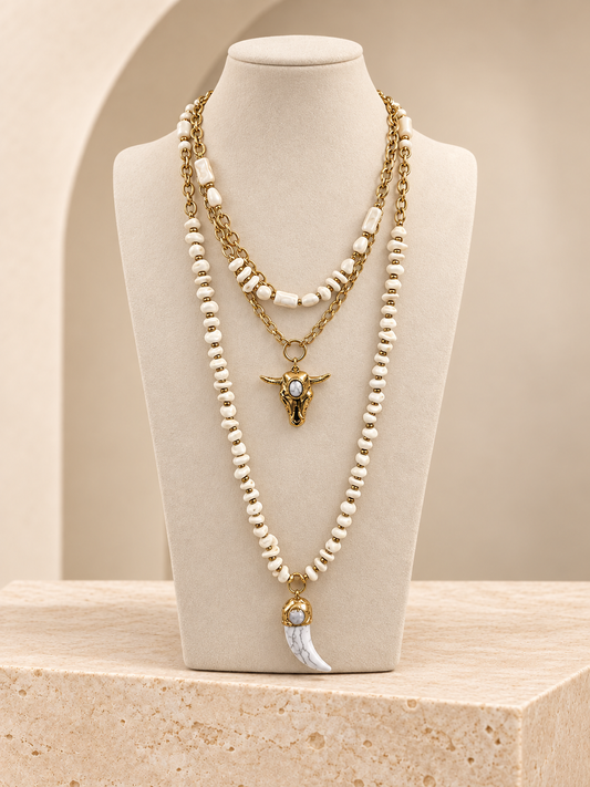 Collana con corno e teschio