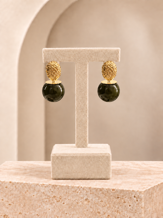Orecchini con sfere verde scuro